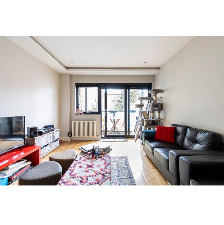 Amara Nomad 2 London